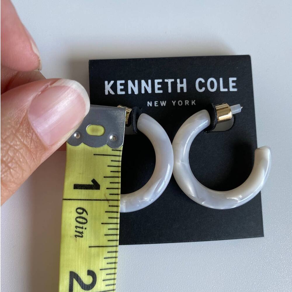 Kenneth Cole New York White Resin Hoop Earrings Gold Tone Posts NEW Marbling - Picture 6 of 9